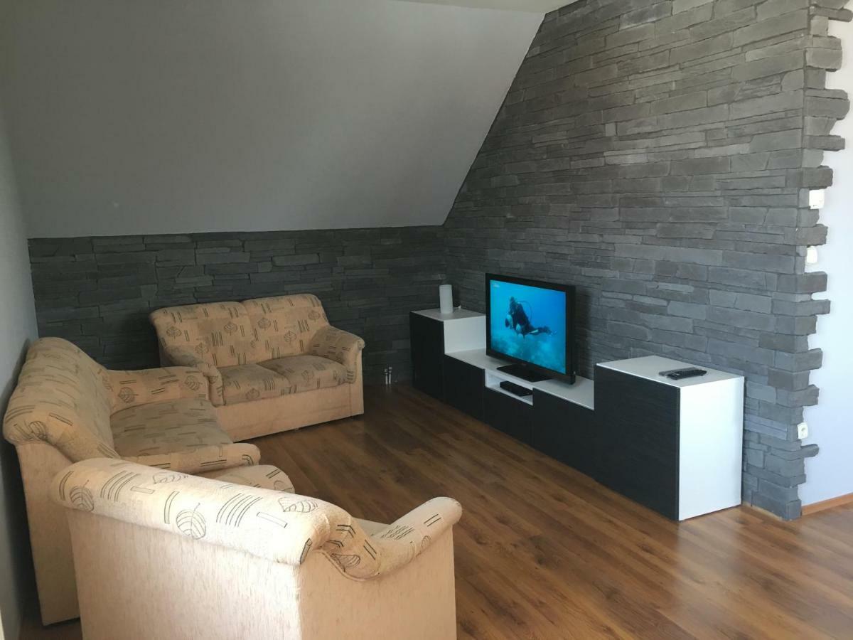 Spacious Apartment In Town Centre Nové Zámky Exterior foto